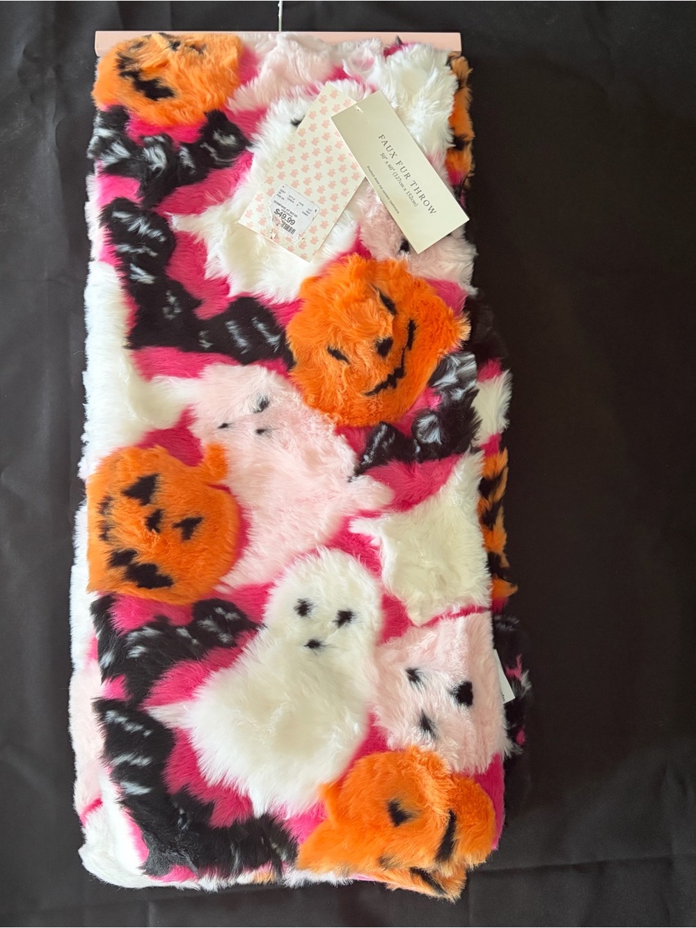 Throw plush blanket for Halloween.